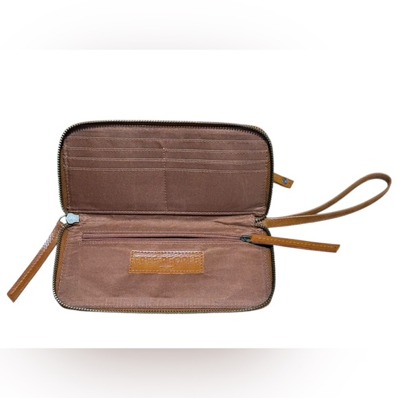 Free People Handbags - Free People Brown Leather Wristlet Wallet
Preowned excellent condition no Flaws